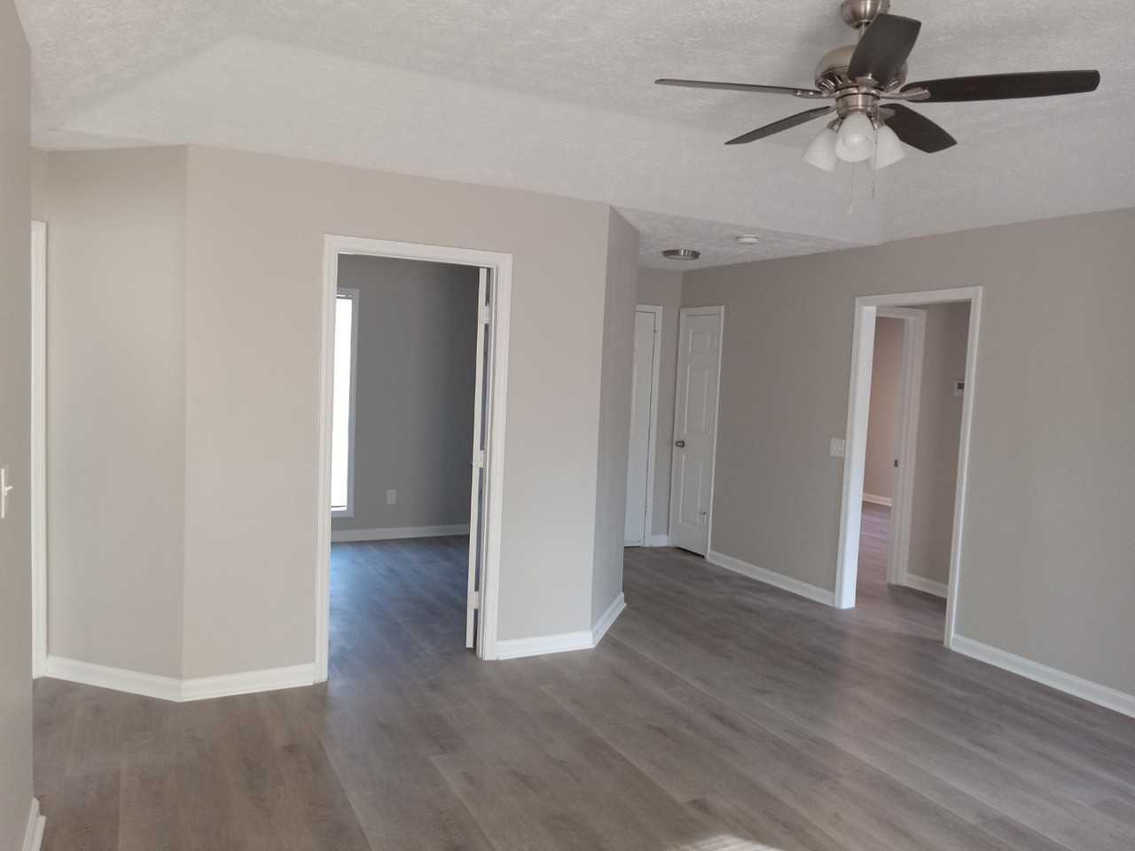 1000 Wehring Ln - Photo 3 of 17