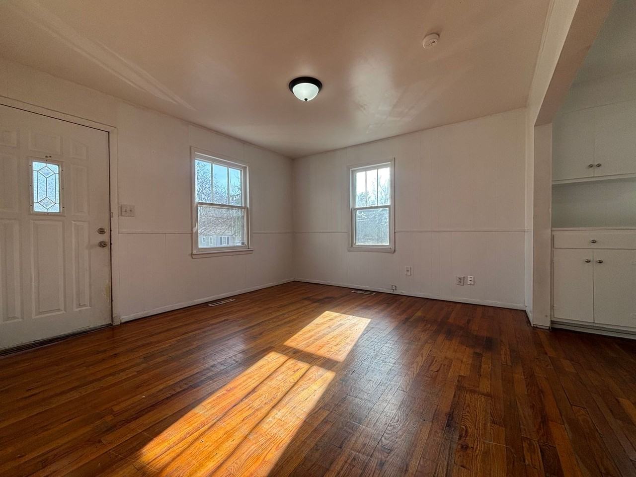 741 N West Ave - Photo 2 of 12