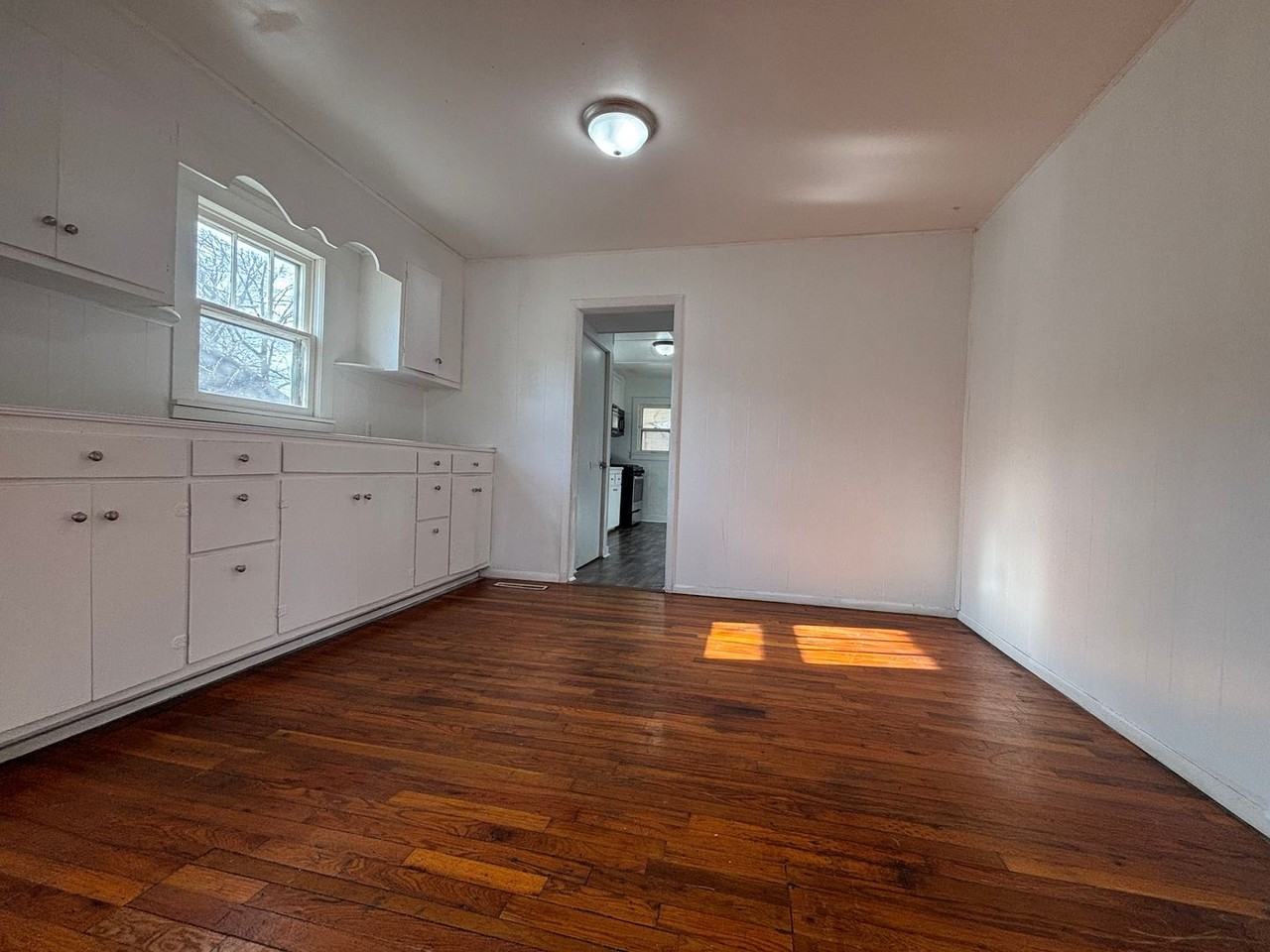 741 N West Ave - Photo 3 of 12