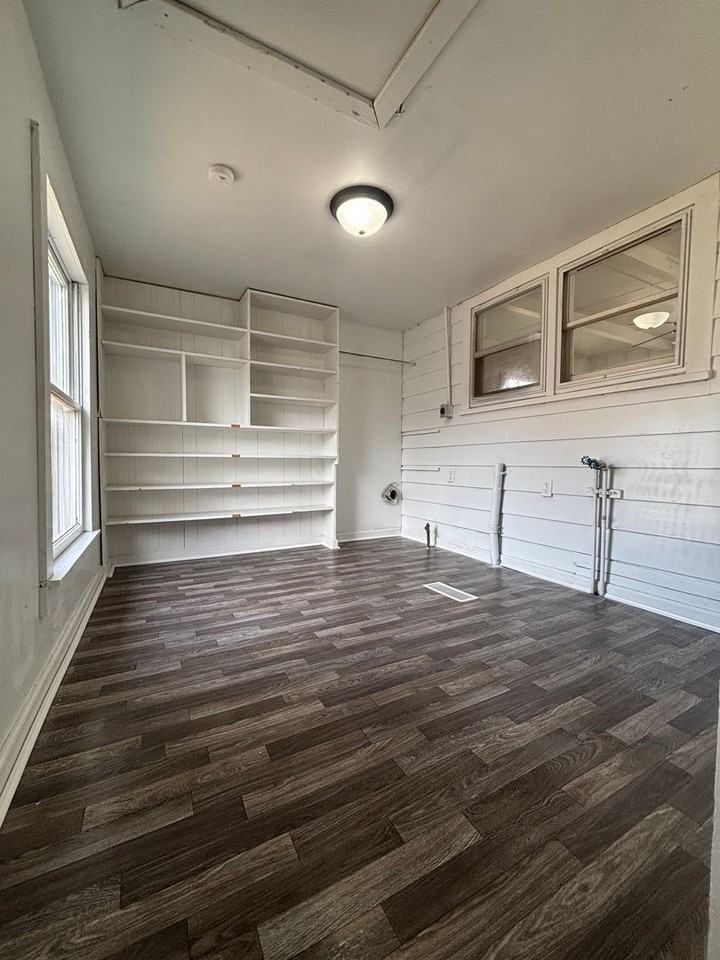 741 N West Ave - Photo 6 of 12