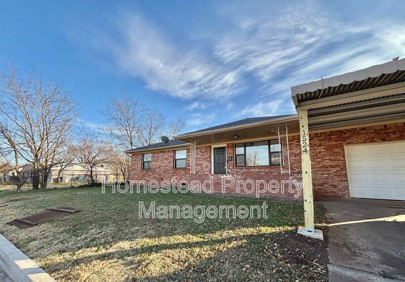 1524 Ne 29th St - Photo 2 of 15