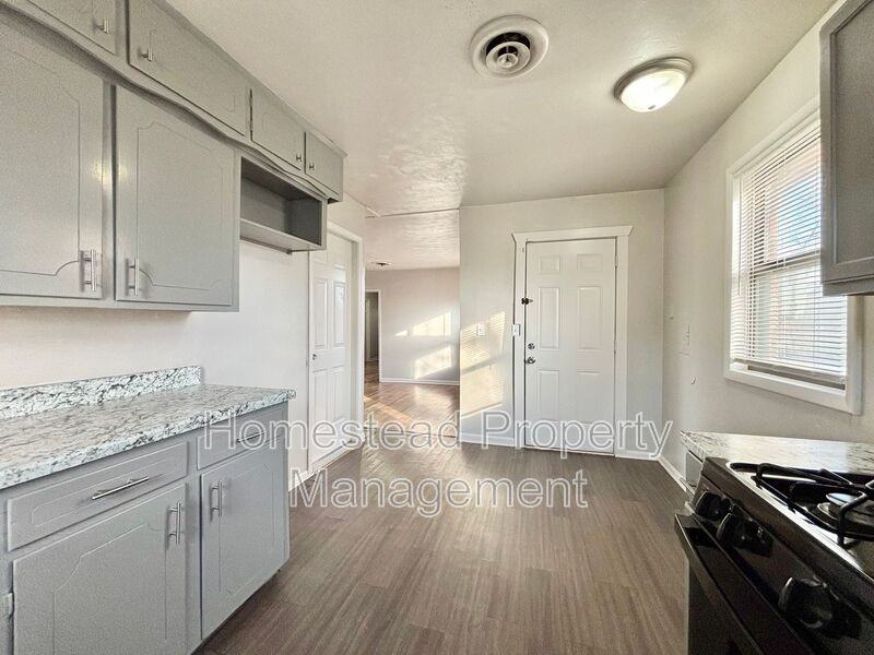 1524 Ne 29th St - Photo 4 of 15