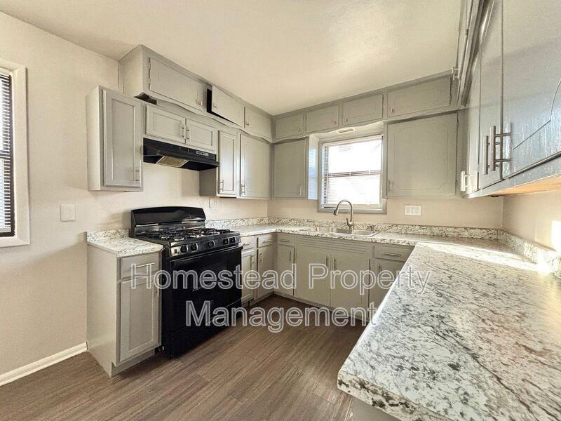 1524 Ne 29th St - Photo 3 of 15