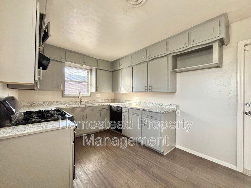 1524 Ne 29th St - Photo 5 of 15