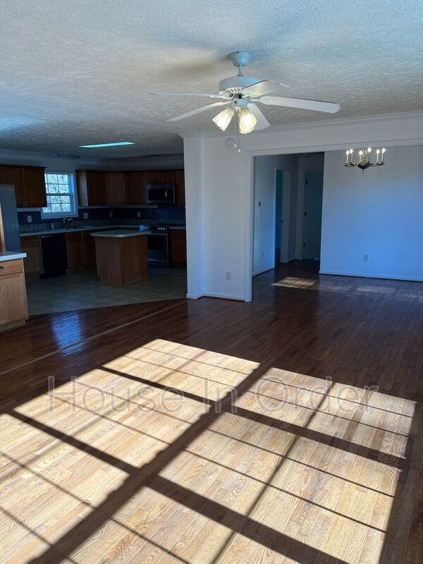 40 Wildwood Park - Photo 3 of 18