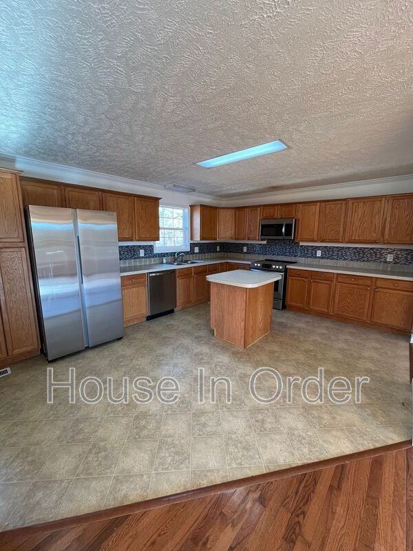 40 Wildwood Park - Photo 5 of 18