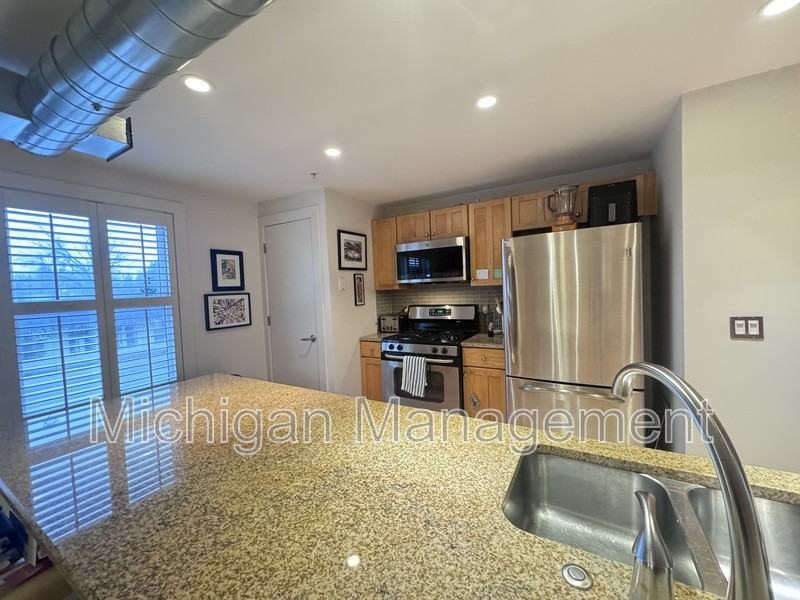 674 Wmile Rd 4B - Photo 5 of 38