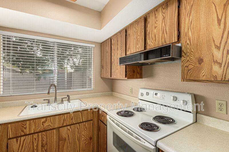 743 W Fordham Dr - Photo 3 of 10