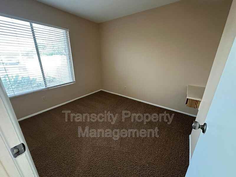 743 W Fordham Dr - Photo 4 of 10
