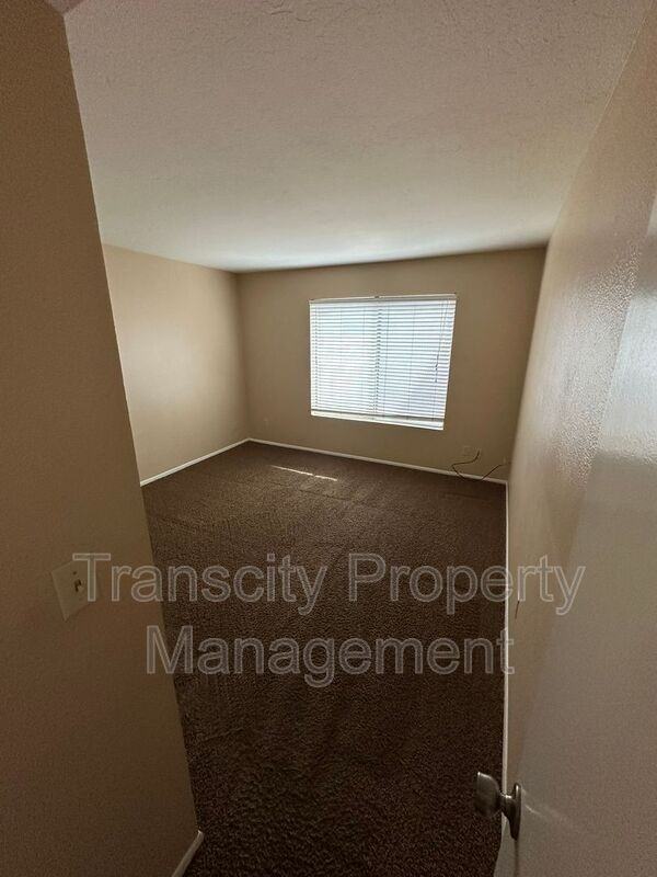 743 W Fordham Dr - Photo 5 of 10