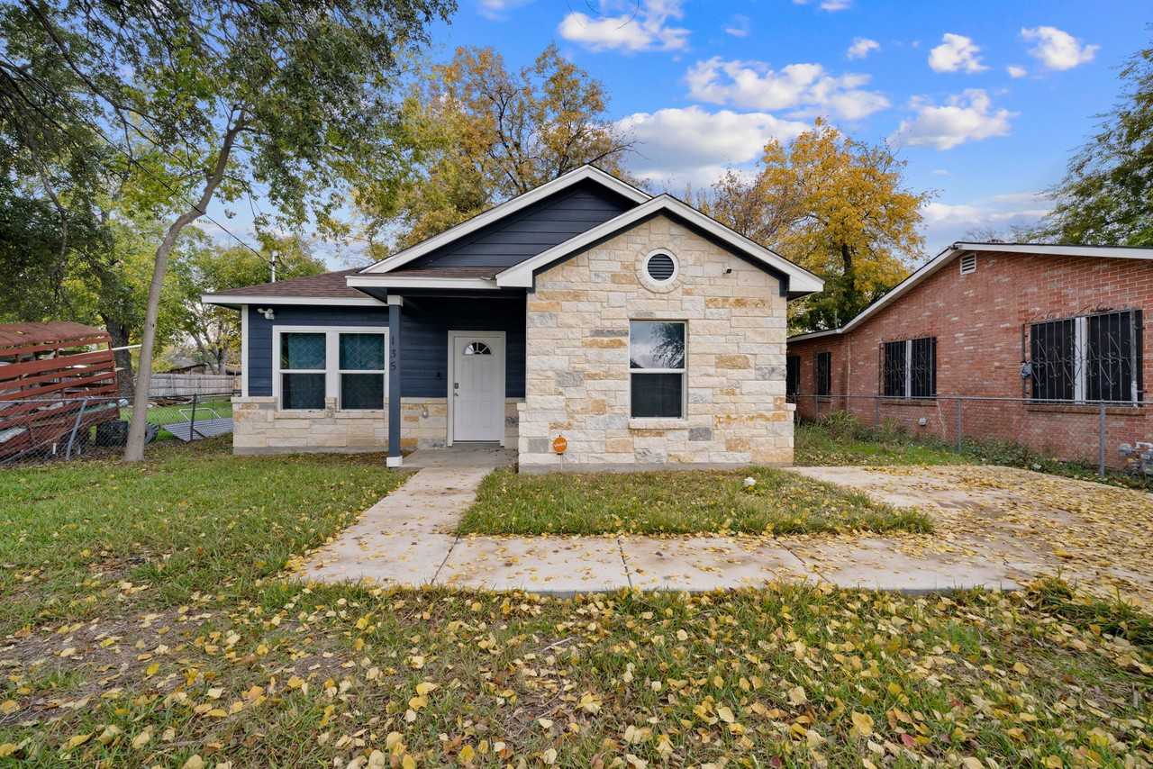 135 Prosperity Dr - Photo 2 of 33