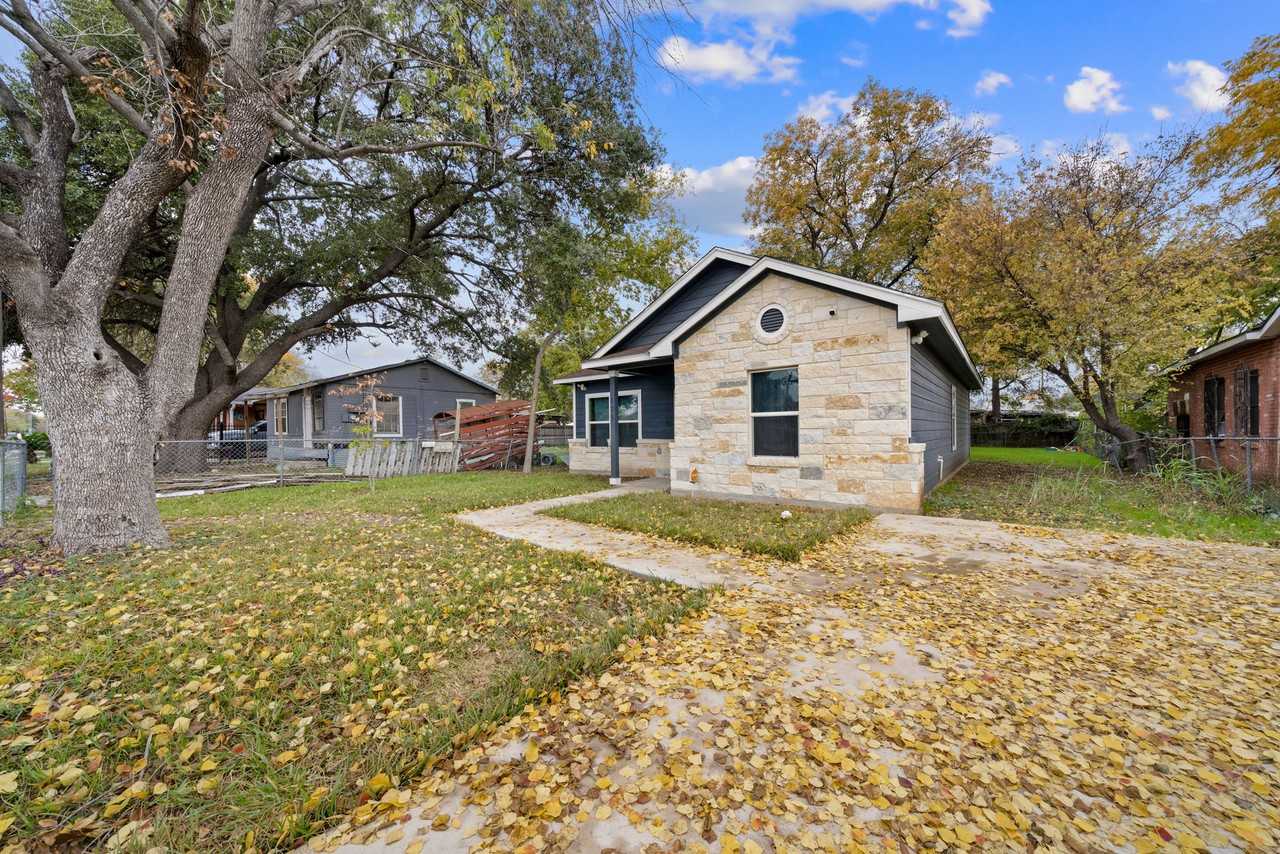 135 Prosperity Dr - Photo 3 of 33
