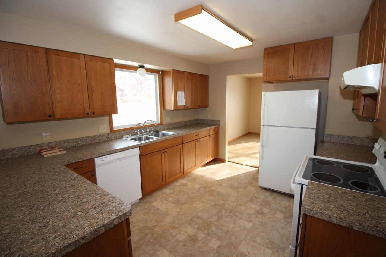 1918 2nd Ave Nw - Photo 6 of 13