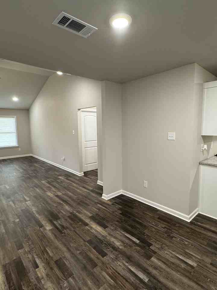 18 Edward Dr - Photo 6 of 30