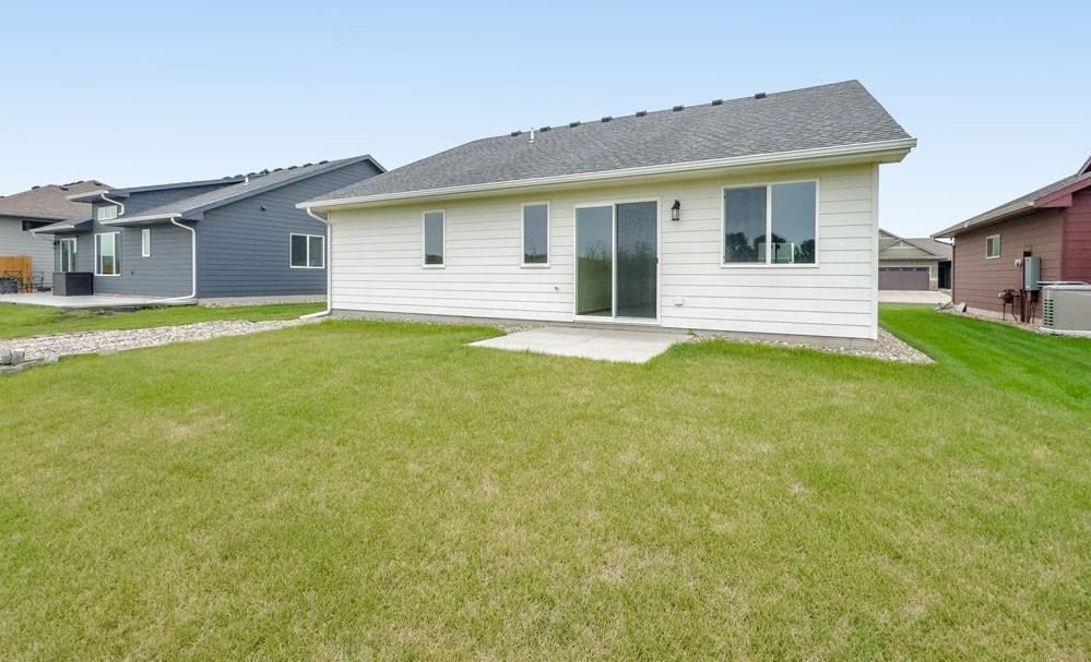 750 W Highpointe St - Photo 2 of 10