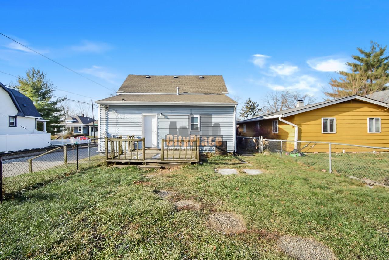 1541 Spruce St - Photo 4 of 20