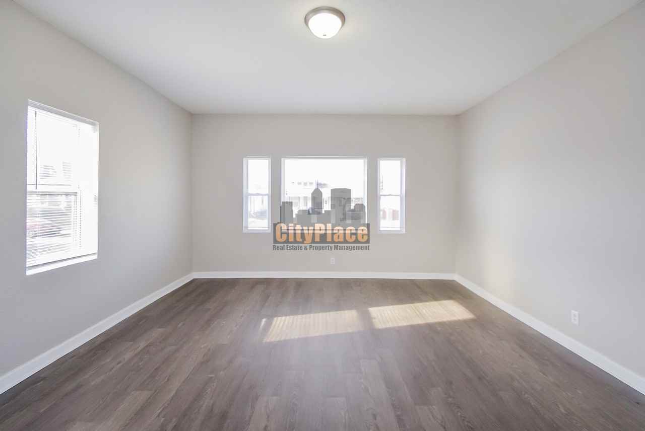 1541 Spruce St - Photo 6 of 20