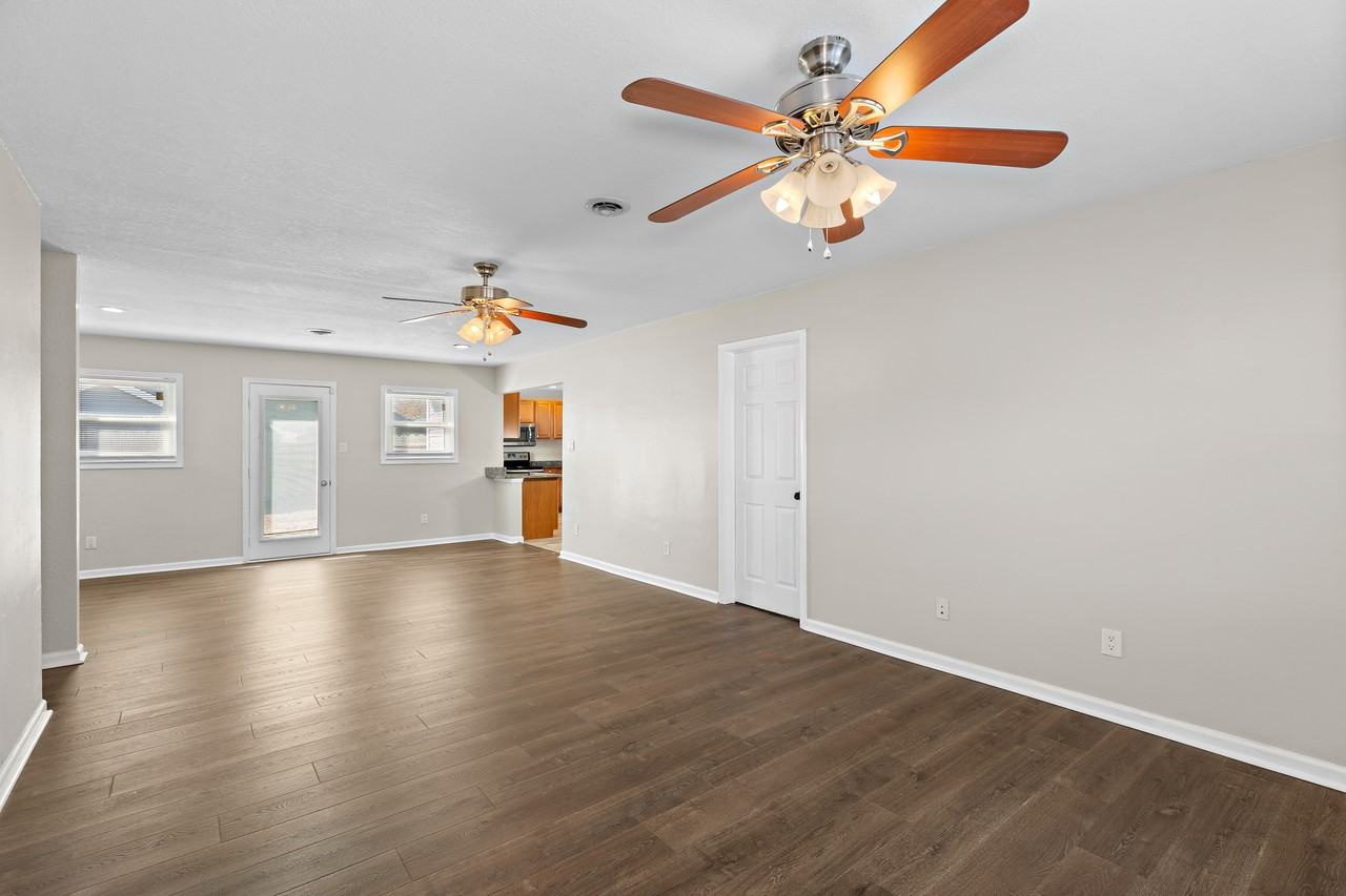 3701 Teakwood Dr - Photo 2 of 10