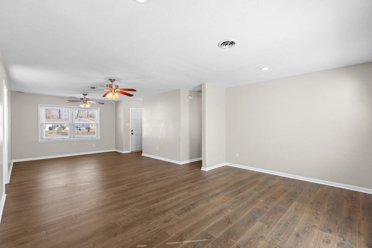 3701 Teakwood Dr - Photo 3 of 10