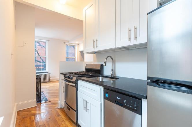 256 Bergen St - Photo 3 of 4