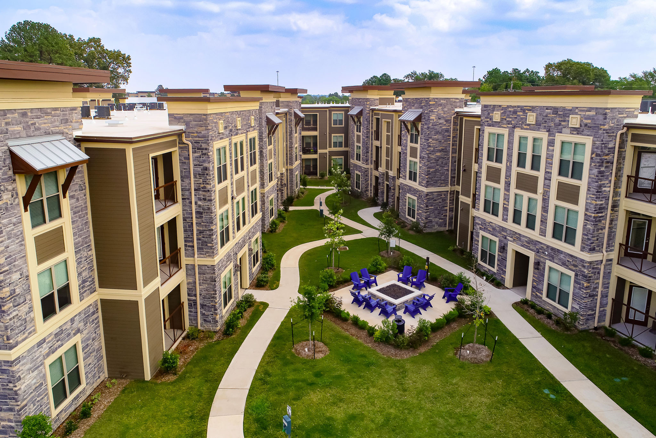 Park on Napoli - Photo 3 of 41