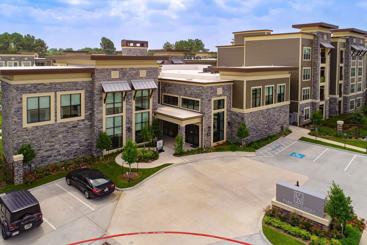 Park on Napoli - Photo 6 of 41