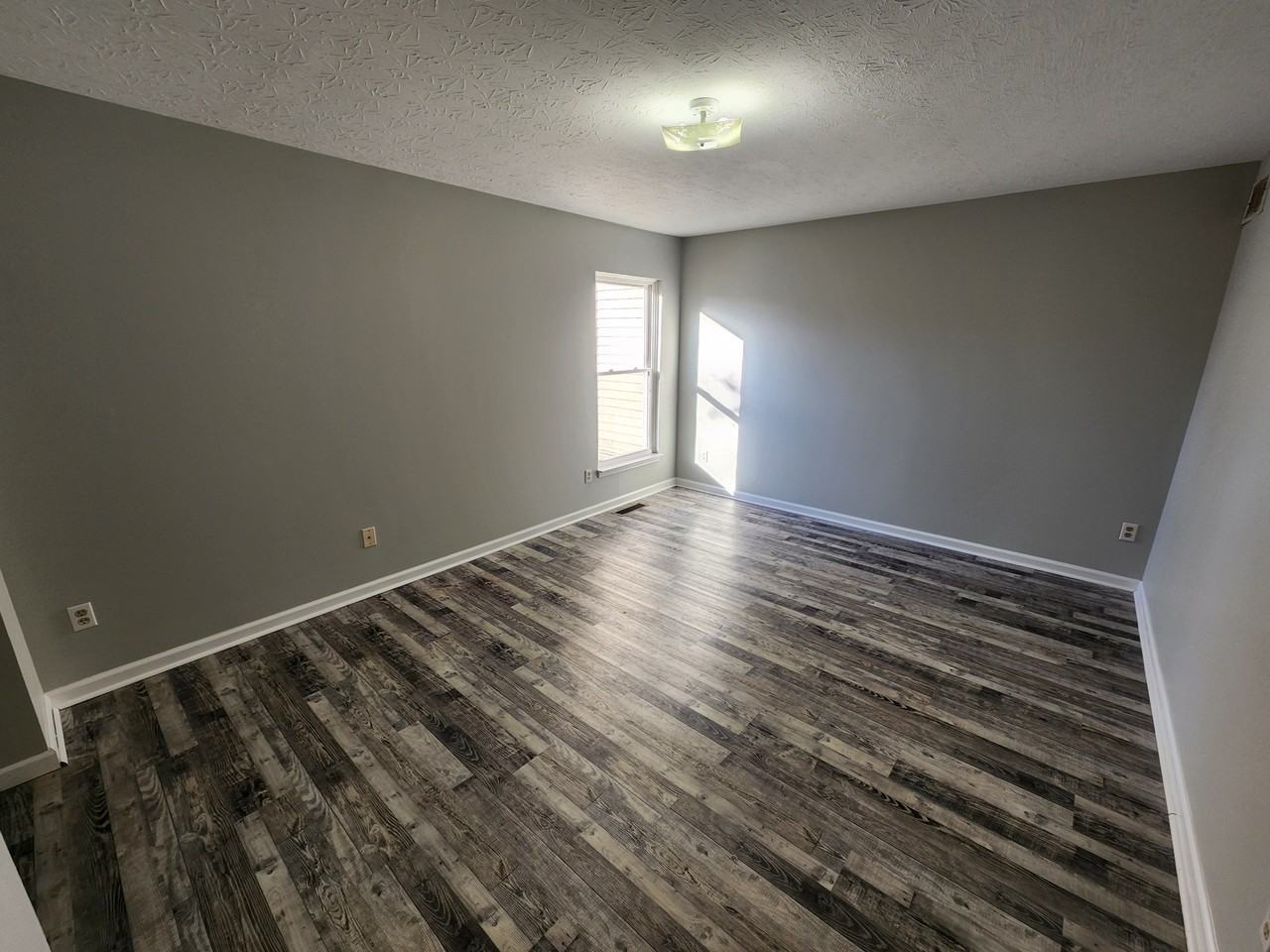 125 Bell Avenue - Photo 3 of 9