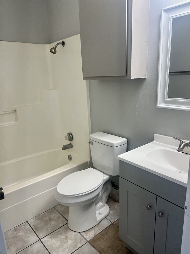 172 Brooke Lynn Dr, Apt. B - Photo 2 of 8