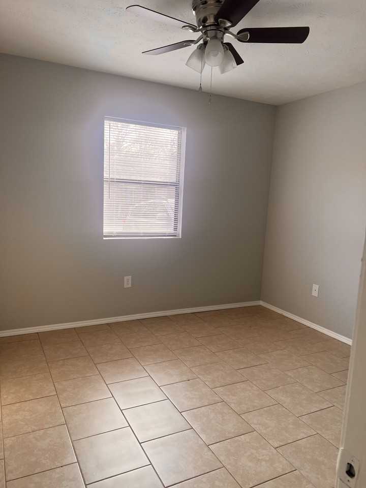 172 Brooke Lynn Dr, Apt. B - Photo 3 of 8