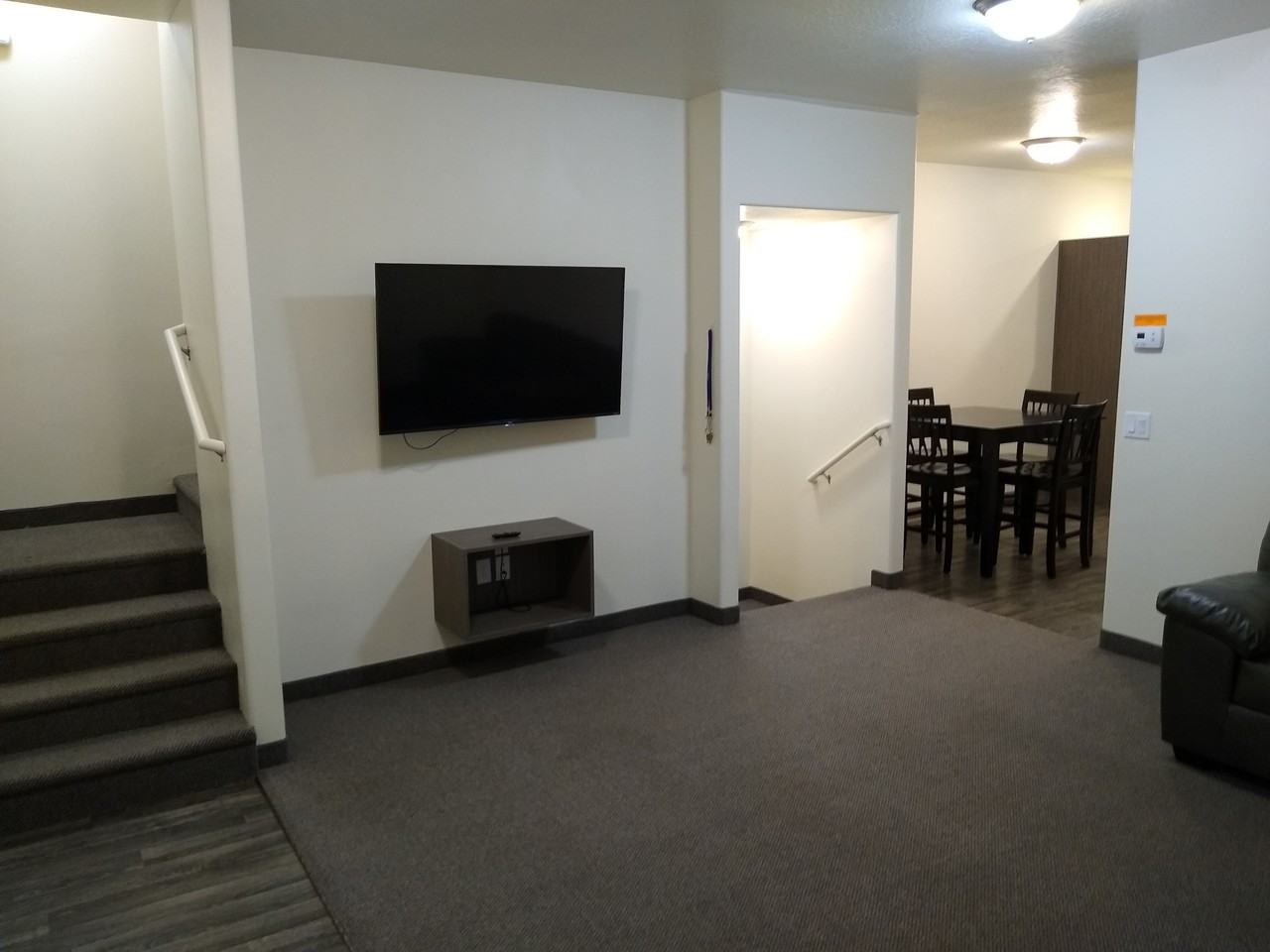 800 West Apartments - Photo 3 of 26