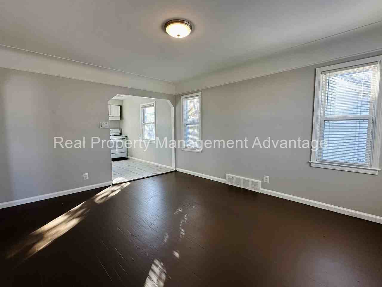 21012 Beechwood Ave - Photo 3 of 18