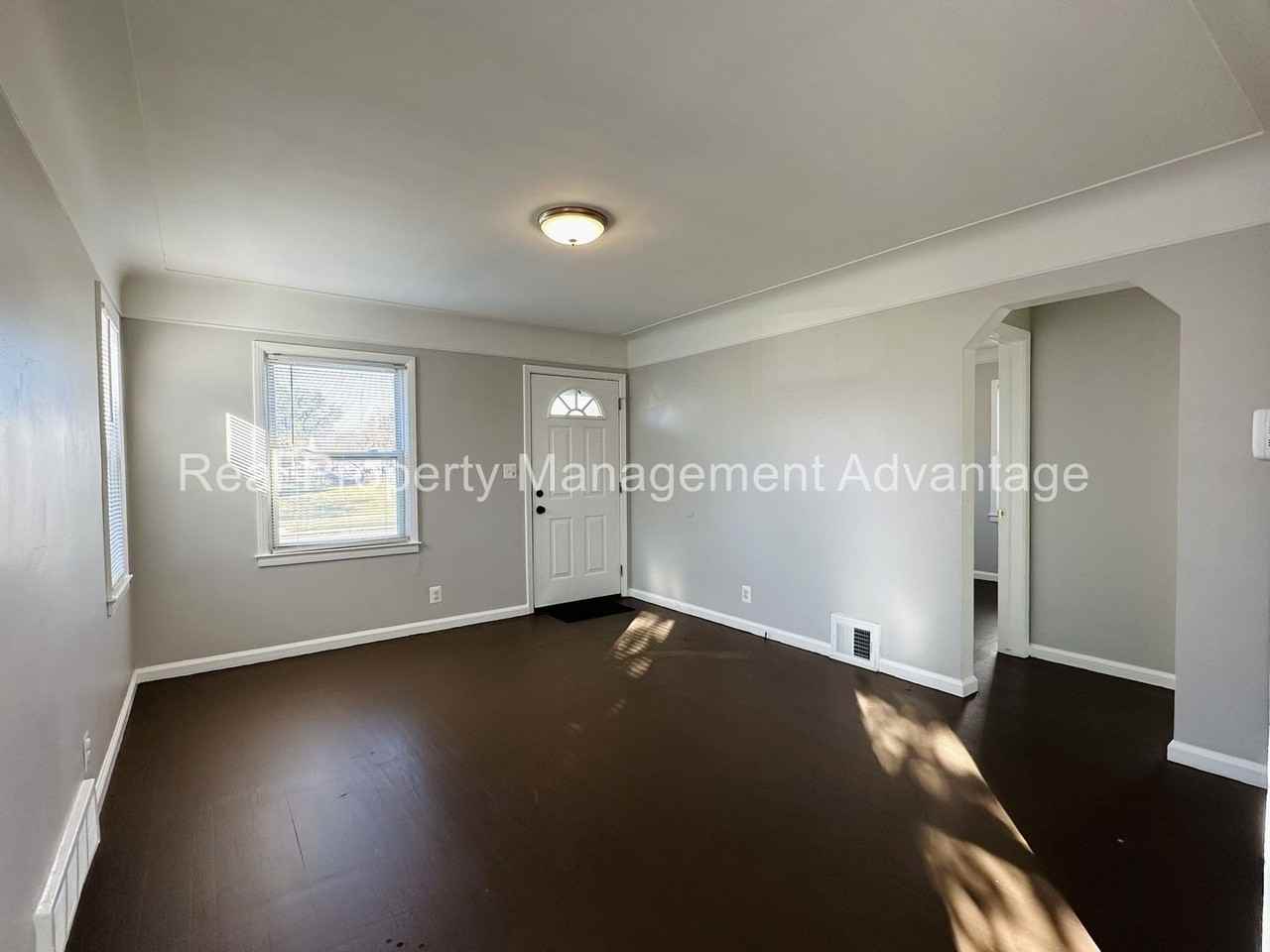 21012 Beechwood Ave - Photo 4 of 18