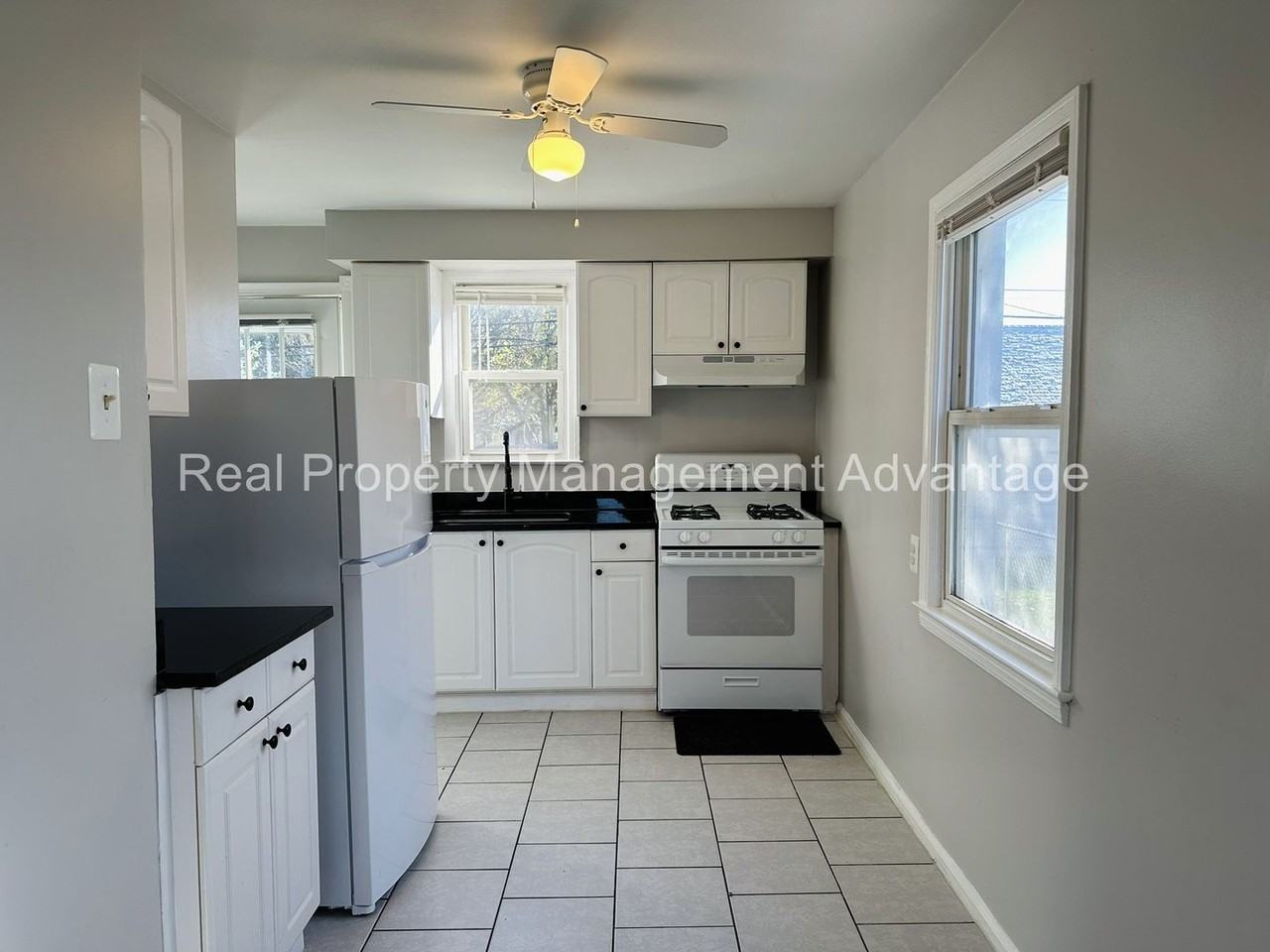 21012 Beechwood Ave - Photo 5 of 18