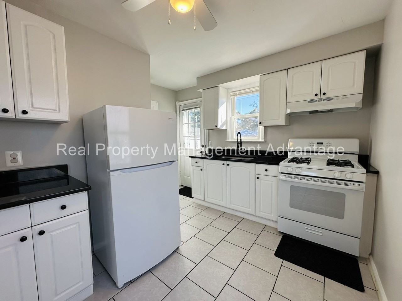 21012 Beechwood Ave - Photo 6 of 18