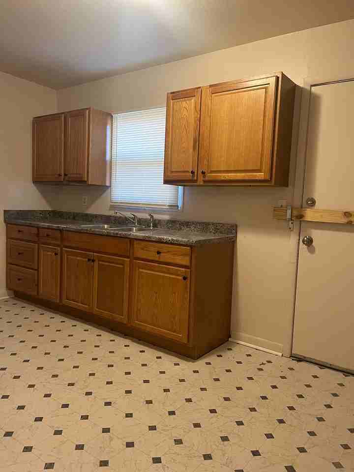 1400 Sw Afton St - Photo 2 of 10