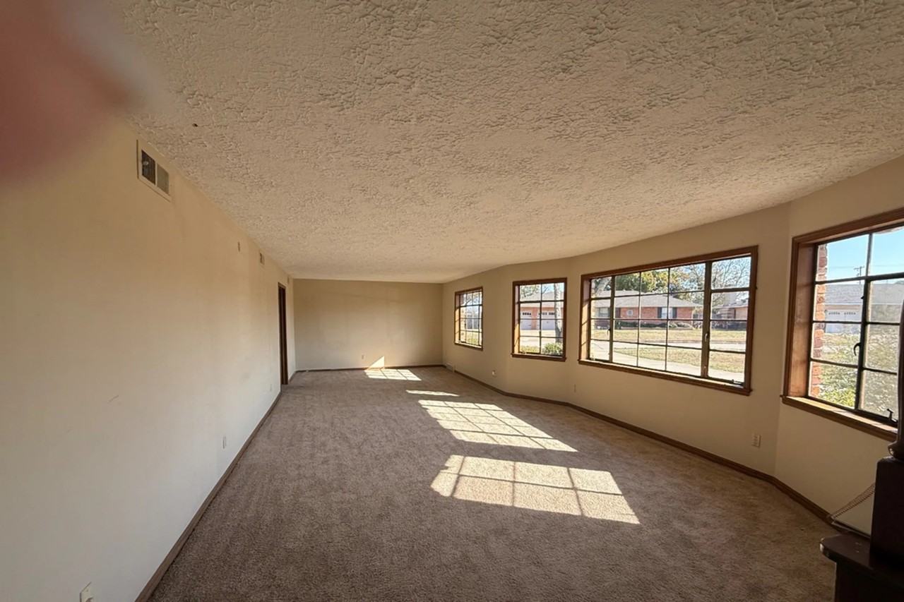 3601 Nw 62nd St - Photo 3 of 31