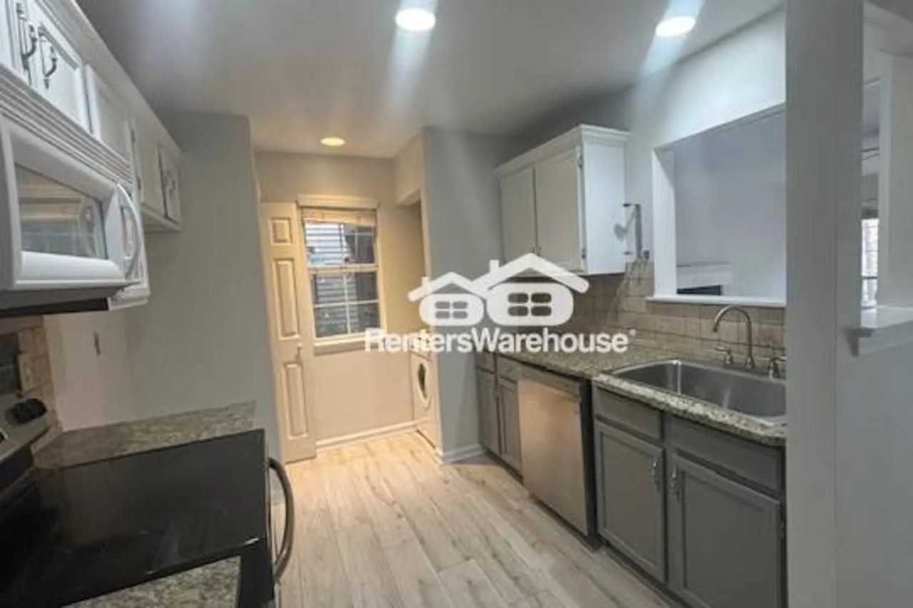 1011 Sandy Lane Dr - Photo 2 of 14