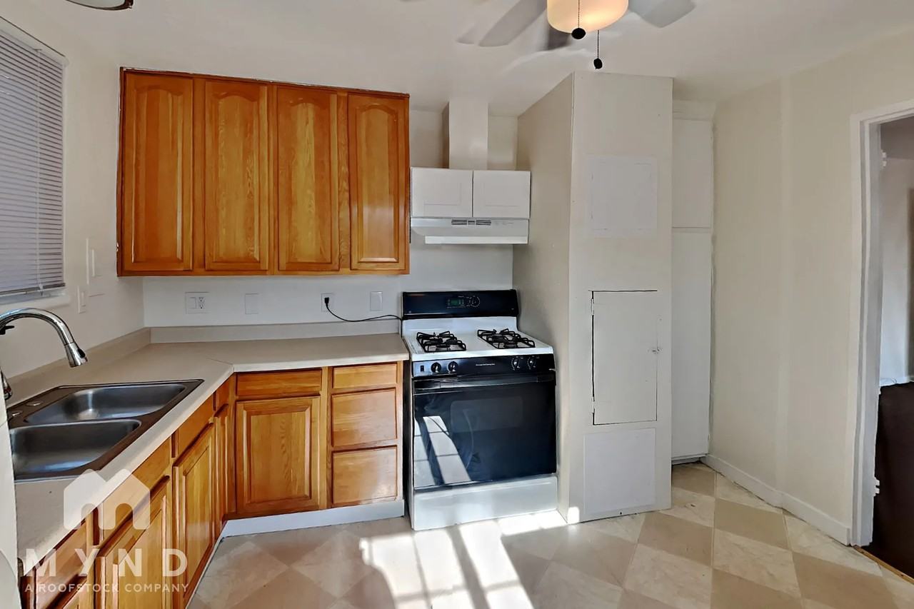 2048 81st Ave - Photo 2 of 14