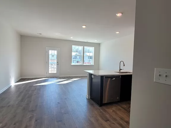 70 Peregrine Way - Photo 3 of 18