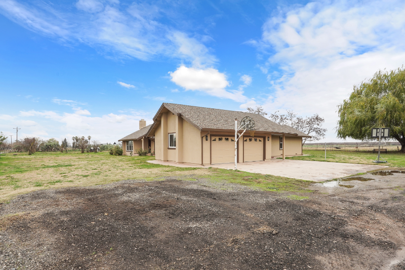 7525 Kemper Rd - Photo 3 of 19
