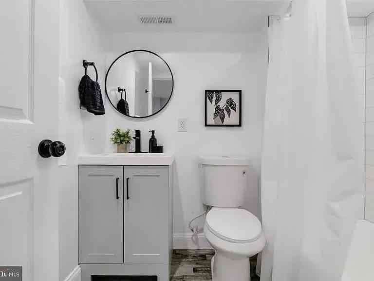 723 N Patterson Park Ave - Photo 5 of 6