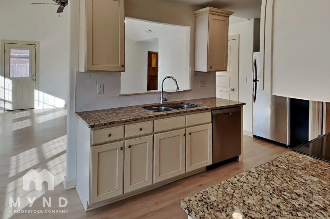 509 Eagle Dr - Photo 2 of 23