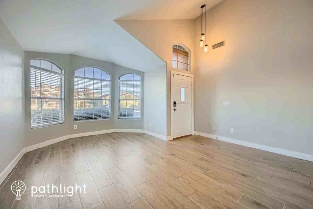 3978 E Douglas Loop - Photo 2 of 19