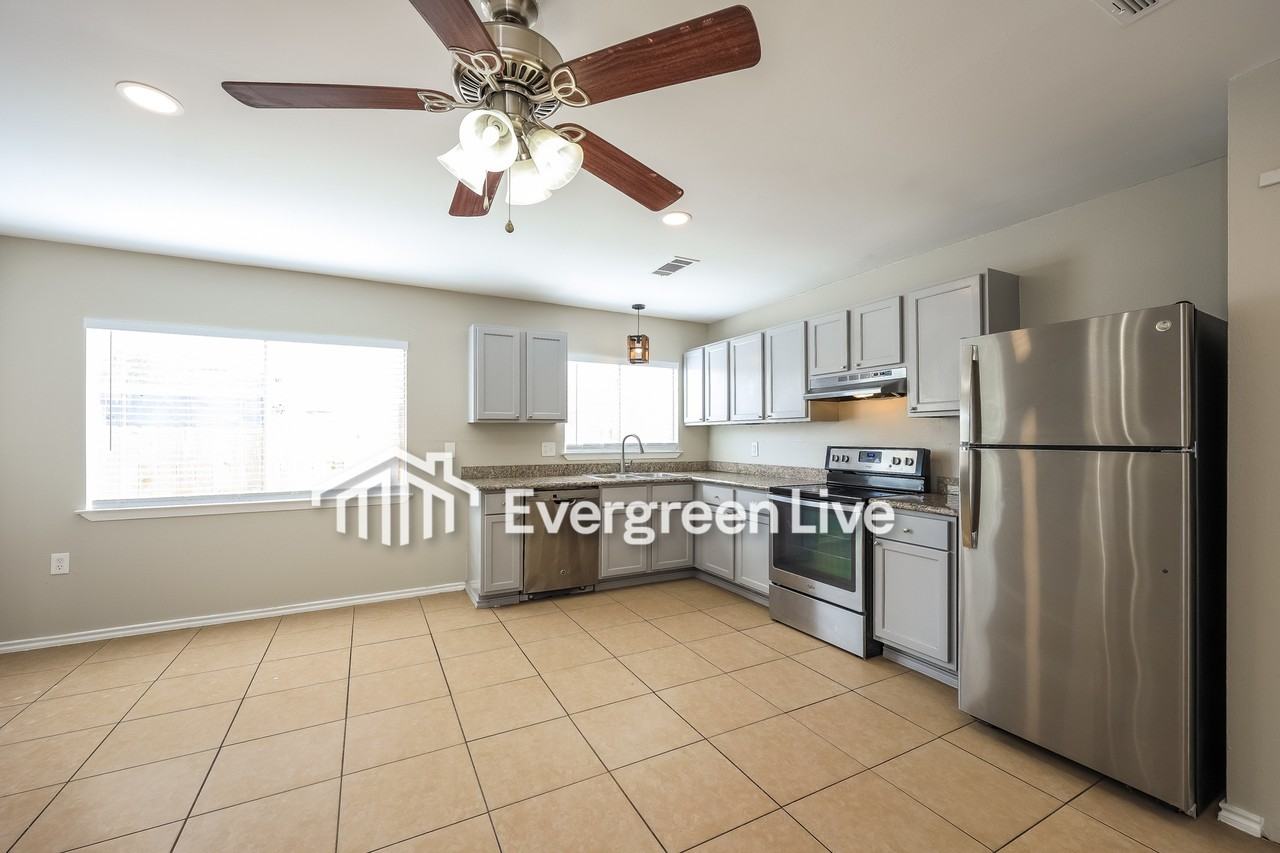 4719 El Vedado St - Photo 5 of 15