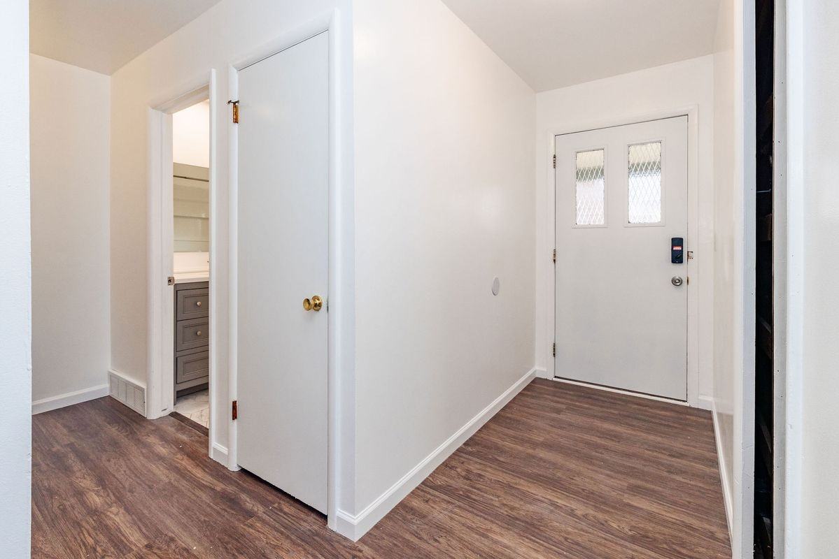 724 W 500 S - Photo 3 of 25