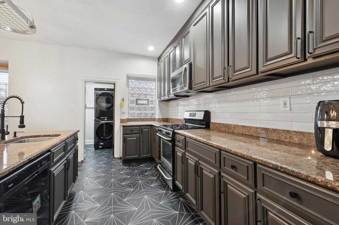 5400 Woodcrest Ave - Photo 4 of 50