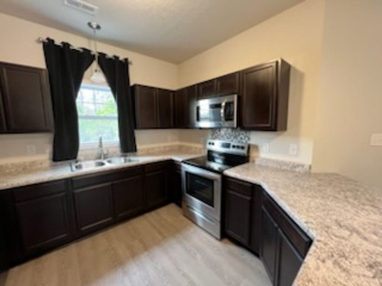 312 Otis Cv - Photo 5 of 17