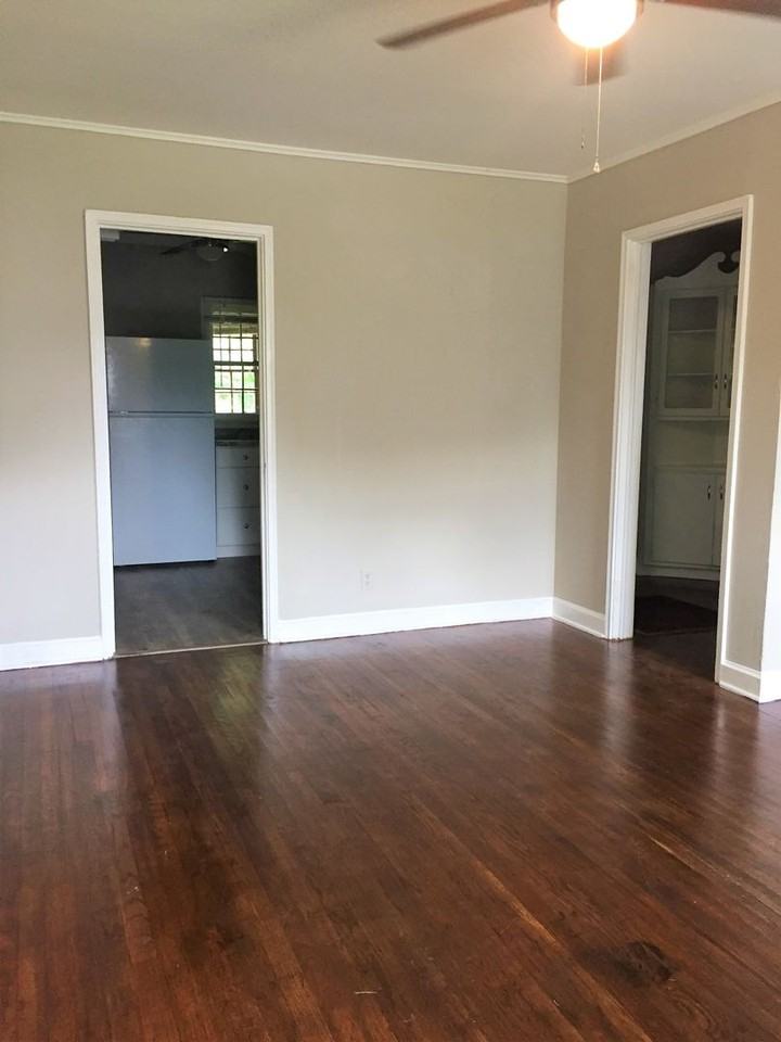 210 Lakewood Dr Se - Photo 4 of 11