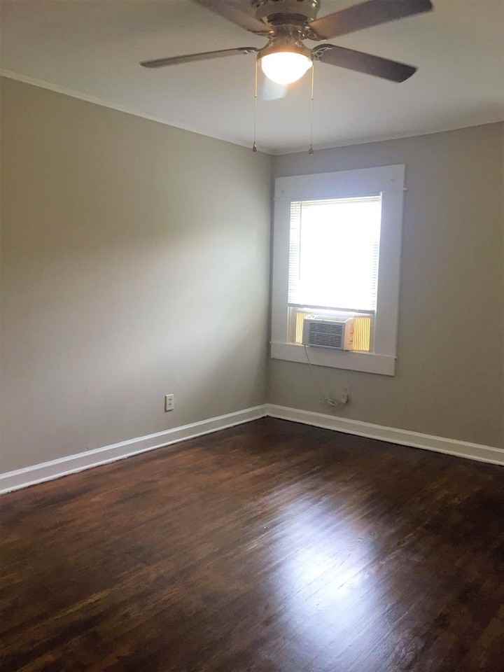 210 Lakewood Dr Se - Photo 5 of 11