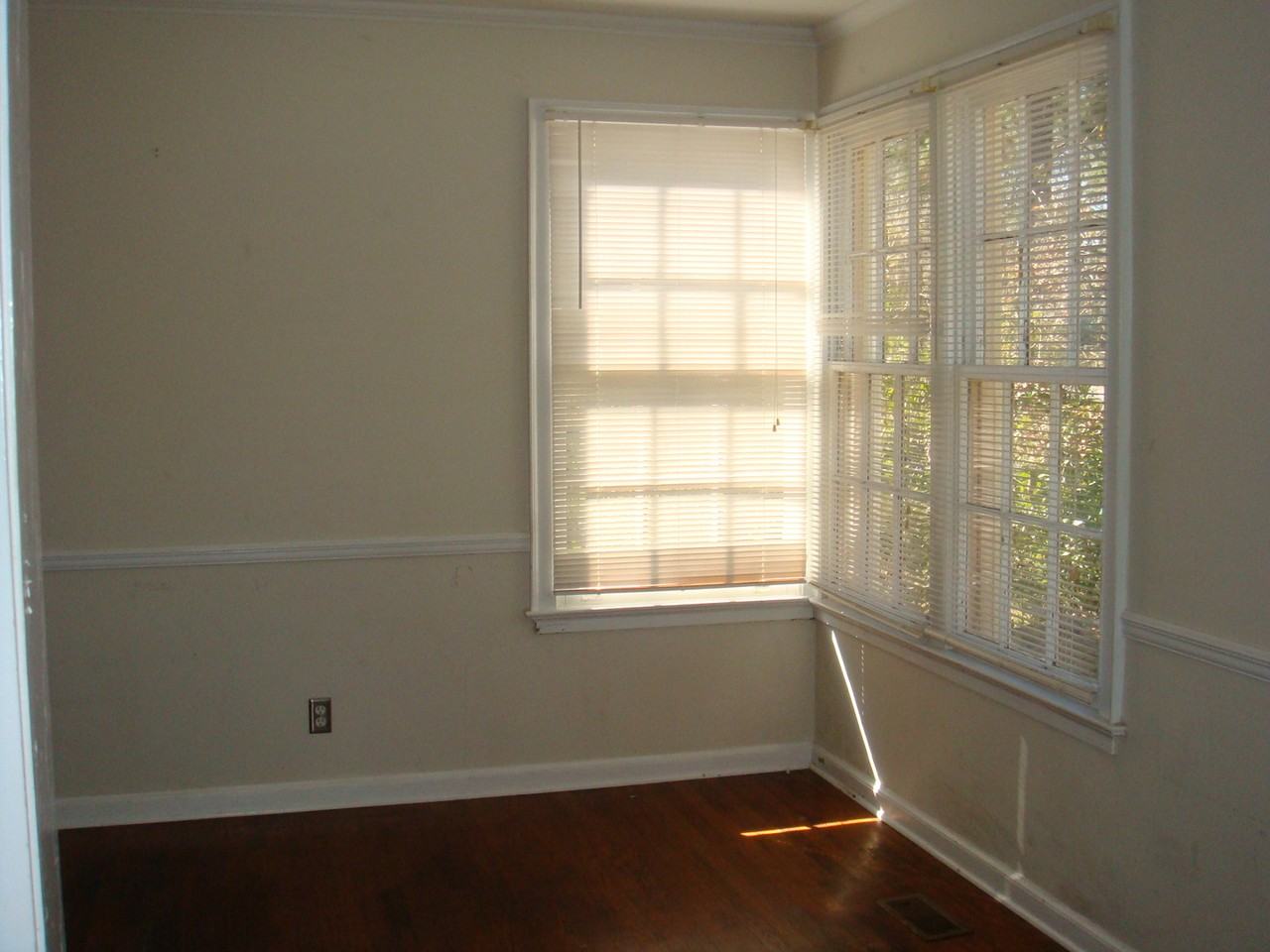 2515 Churchill Dr - Photo 4 of 11